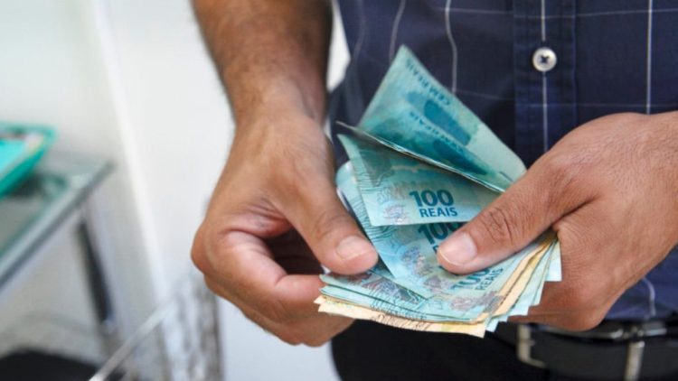 Brasileiro com o nome SUJO ganha linha de empréstimo com valores inéditos