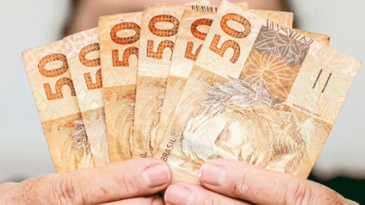 Abono salarial 2024 tem pagamento iniciado para nascidos em janeiro; confira a possibilidade de antecipação
