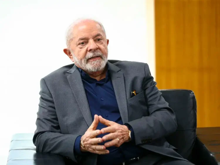 Trabalhador COMEMORA liberação extra do PIS/PASEP com valor acima do salário mínimo