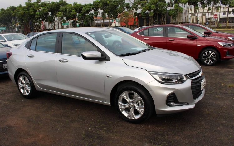 Em QUEDA! Mais de 40 marcas de carros populares já estão ABAIXO do preço de mercado