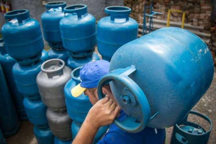 Gás do Povo: Quem tem direito e como solicitar ajuda para compra do botijão de gás