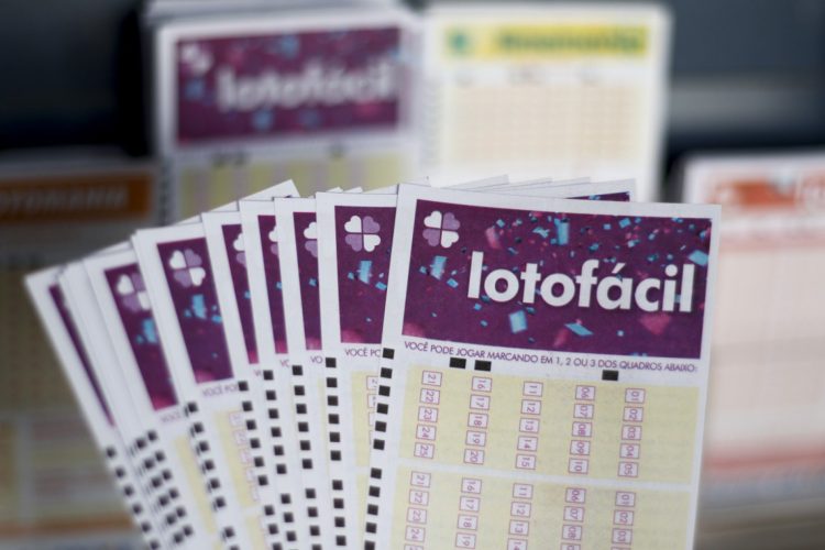Lotofácil acumulou! Novo sorteio acontece nesta sexta-feira (15/08)