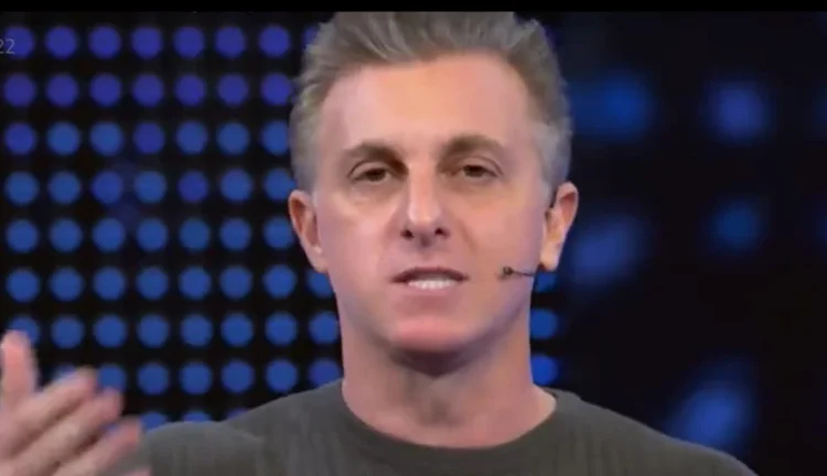 Deu ruim: Globo terá que pagar MULTA ELEVADA após caso envolvendo Luciano Huck