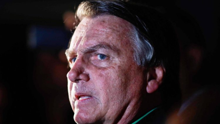Bolsonaro tem culpa do Trump taxar o Brasil? A verdade sem lado político