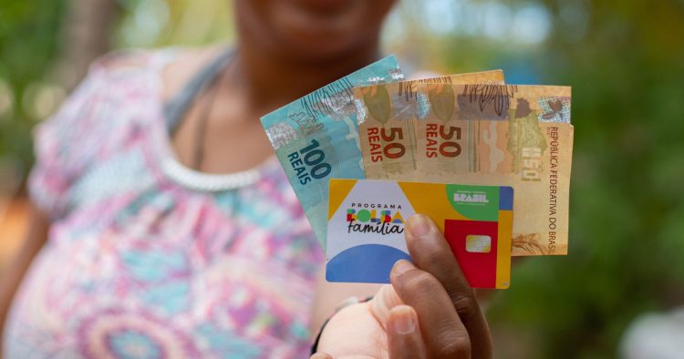 Saques do Bolsa Família surpreendem os beneficiários com NOVAS regras