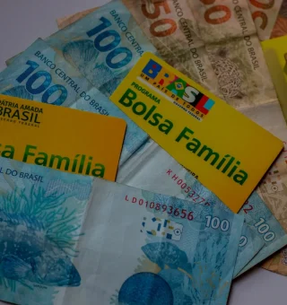Brasileiros recebem último pagamento de julho do BOLSA FAMÍLIA; confira quem recebe