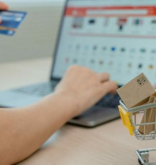 Aprovada a lei que deixa mais cara as compras de sites da China como Shein e Shopee