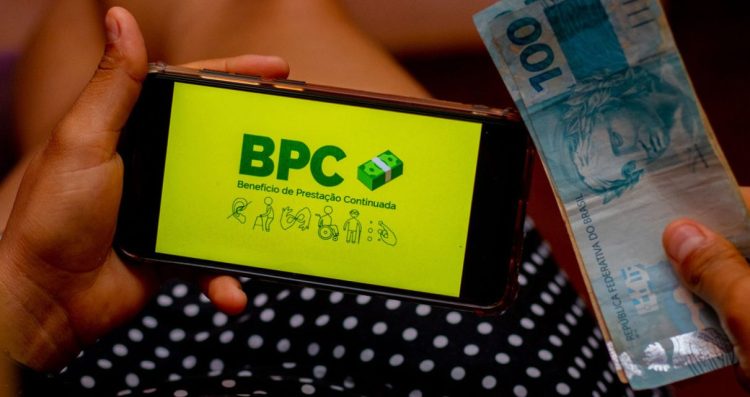 Titulares do BPC são pegos de surpresa com anúncio de novo benefício no valor de R$ 956