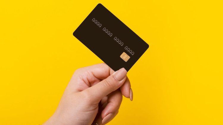 Nova lei do cartão de crédito altera regras para brasileiros com CPFs de final 0 a 9