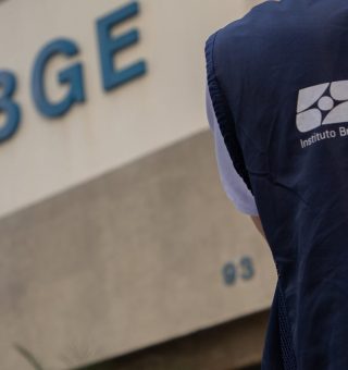 IBGE abre VAGAS DE EMPREGO temporárias em cinco estados e salário chega em R$ 2.512,38