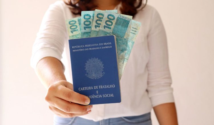Caixa Econômica confirma novo saque do FGTS em agosto. Confira lista de beneficiários