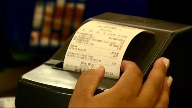 Nota fiscal jogada fora pode resultar na PERDA de dinheiro para muitos brasileiros