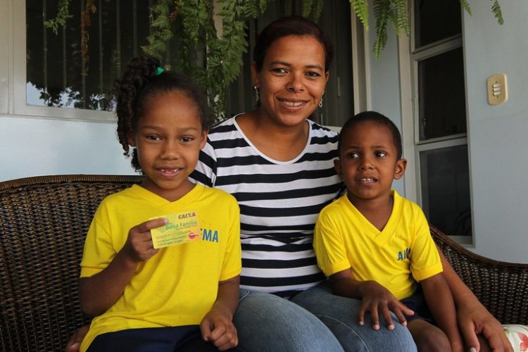 Bolsa Família chega ao valor HISTÓRICO de R$ 1.400; veja como AUMENTAR sua mensalidade