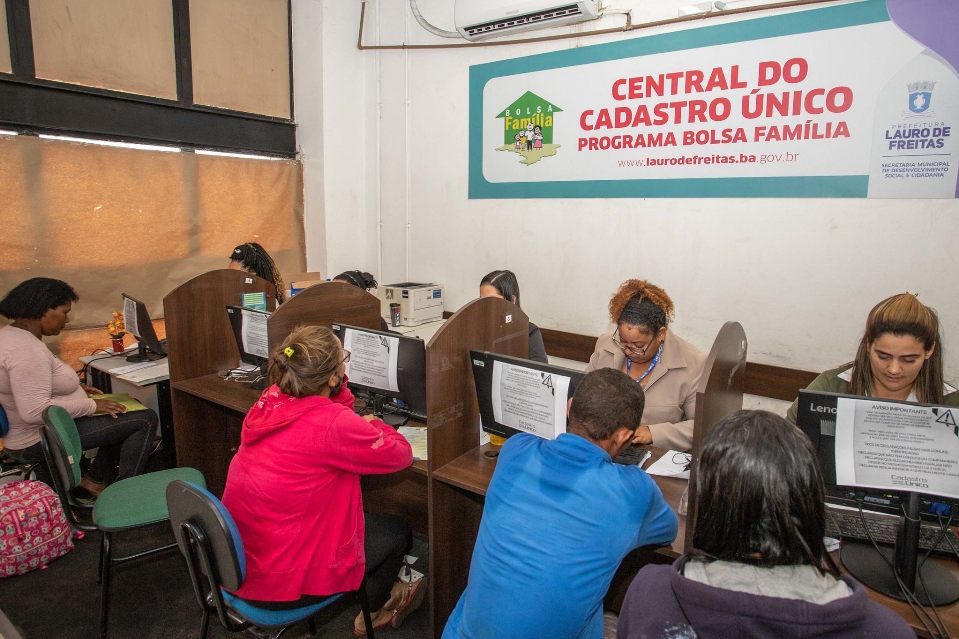 Inscritos no CadÚnico recebem salários mensais de R$ 110 à R$ 1.400; veja os critérios
