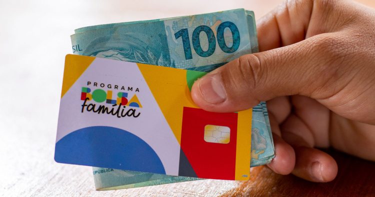 Governo corta 800 mil cadastro do BOLSA FAMÍLIA; veja se você está em risco