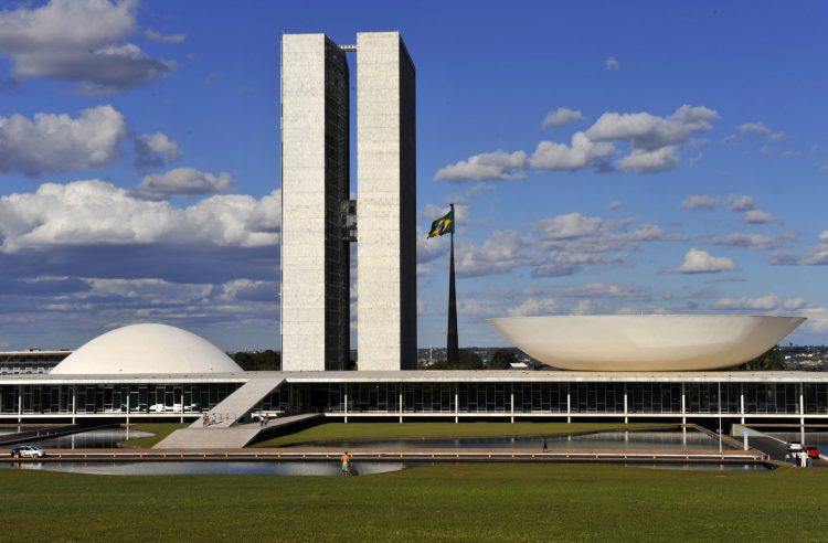 Governo lança CONCURSO com salário de até R$ 34 mil; veja o edital