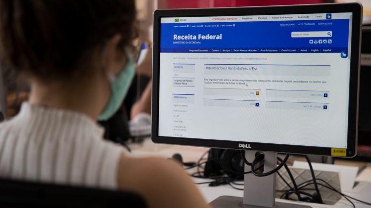 Consulta ao 4º lote da restituição do IRPF foi antecipada? Receita Federal responde