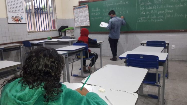 Bolsa Poupança! Conheça o NOVO projeto do governo destinado aos estudantes