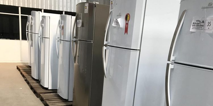 Governo do Estado promove mutirão que oferece geladeiras e lâmpadas gratuitas; confira os locais e horários de atendimento