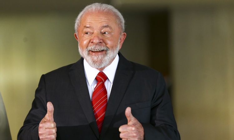 CARNE de graça! Lula libera cartão mensal para famílias