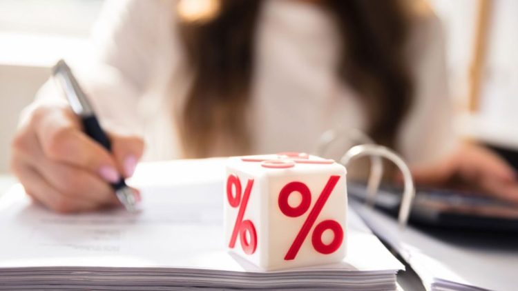 Mudança na Selic AFETA financiamento de veículos e rotativo do cartão de crédito