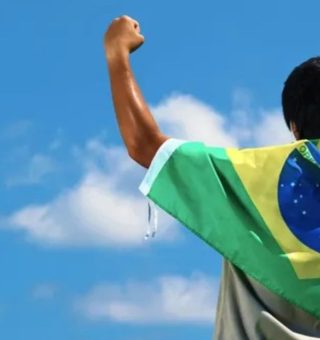SERASA faz comunicado que brasileiros precisam COMEMORAR