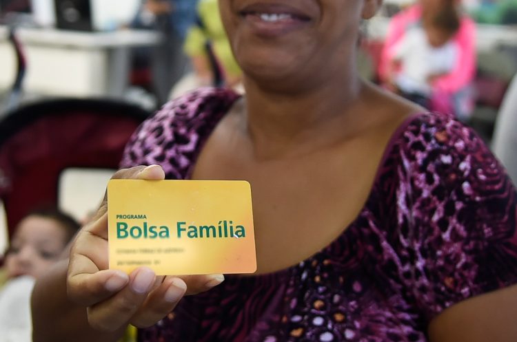 Bolsa família tem aumento do valor pago em setembro; veja quem tem direito