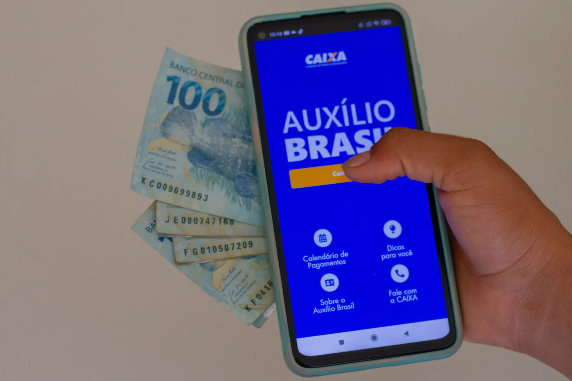 Ex-titulares do Auxílio Brasil são surpreendidos com NOVO depósito em suas contas