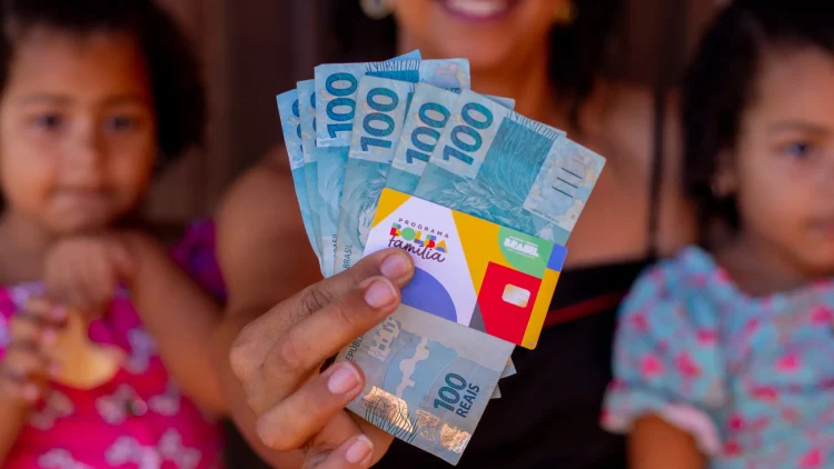 BOLSA FAMÍLIA: descubra quem vai receber o benefício ANTECIPADO neste sábado (16)