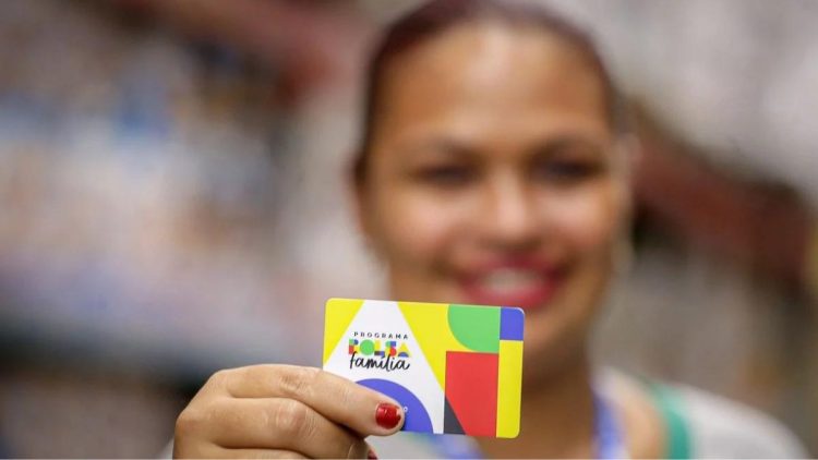 Titulares do bolsa família ganham SAQUE EXTRAORDINÁRIO de até R$ 900 disponível até esta semana