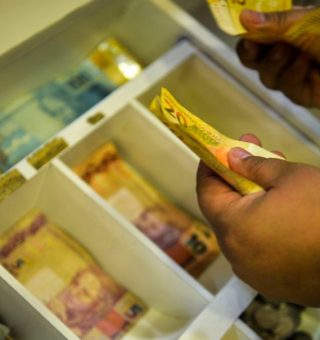 Desenrola Brasil passa a oferecer GRANDE PARCELAMENTO para renegociar dívidas; confira