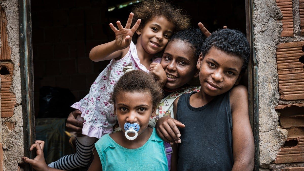 família