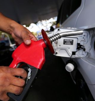 Preço da gasolina SOBE em fevereiro e chama atenção com novo valor