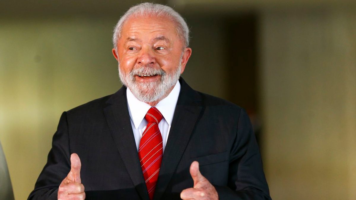 Lula cria poupança para alunos do ensino médio aumentando a renda inesperadamente