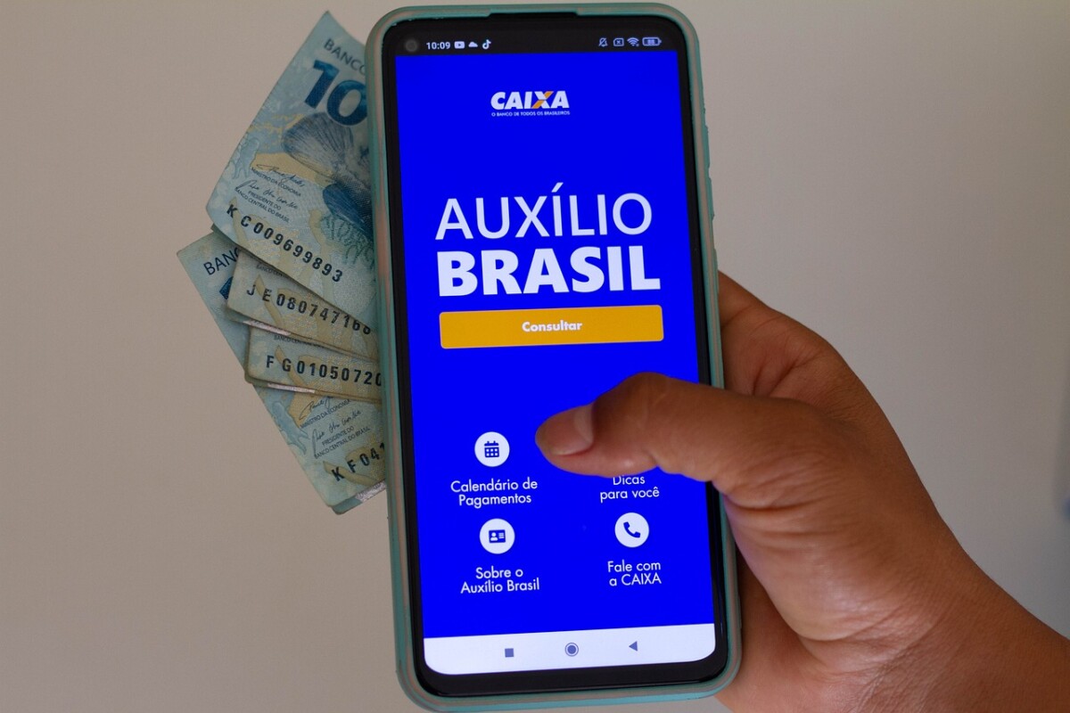 O Auxílio Brasil vai voltar a ser pago? Entenda a origem da indenização anunciada pelo governo
