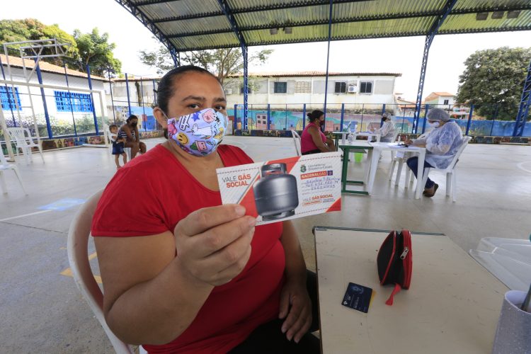 Vale-Gás de outubro: Veja lista de titulares que recebem o benefício nesta semana