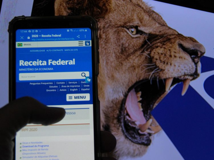 App Meu Imposto de Renda x Programa IRPF 2026: Qual canal vale mais a pena declarar?