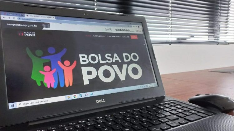 Governo aprova PIX de R$ 2.490 para brasileiros que já tiveram carteira assinada