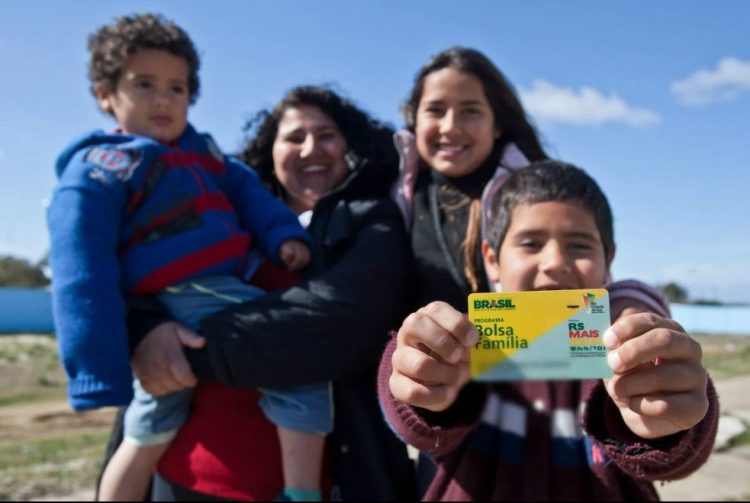 Valor do Bolsa Família pode ser aumentado com os benefícios extras; veja como ter acesso