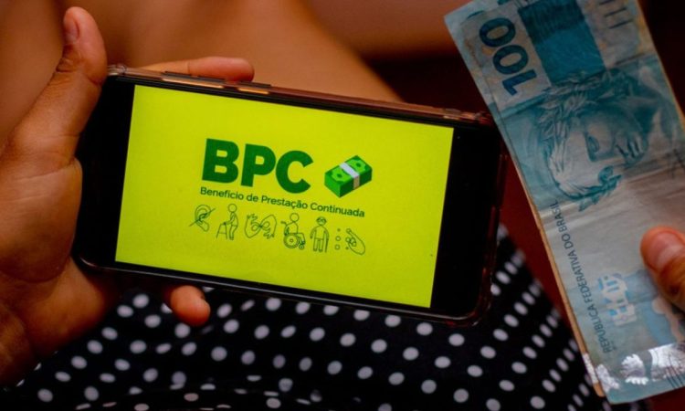 É Fake: BPC é alvo de notícias falsas, descubra o que é verdade sobre o benefício