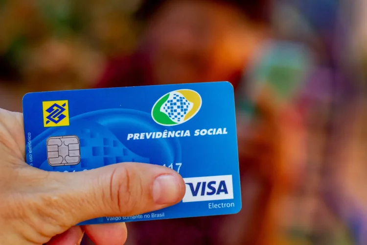 FIM da idade mínima para aposentadoria ANTECIPA o benefício? Entenda a mudança