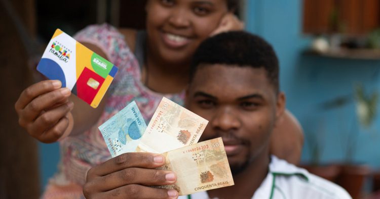 Bolsa Família paga parcela de outubro nesta sexta-feira; veja quem recebe