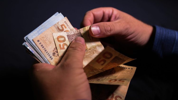 Receita confirma: tem pagamento da restituição do IRPF essa semana