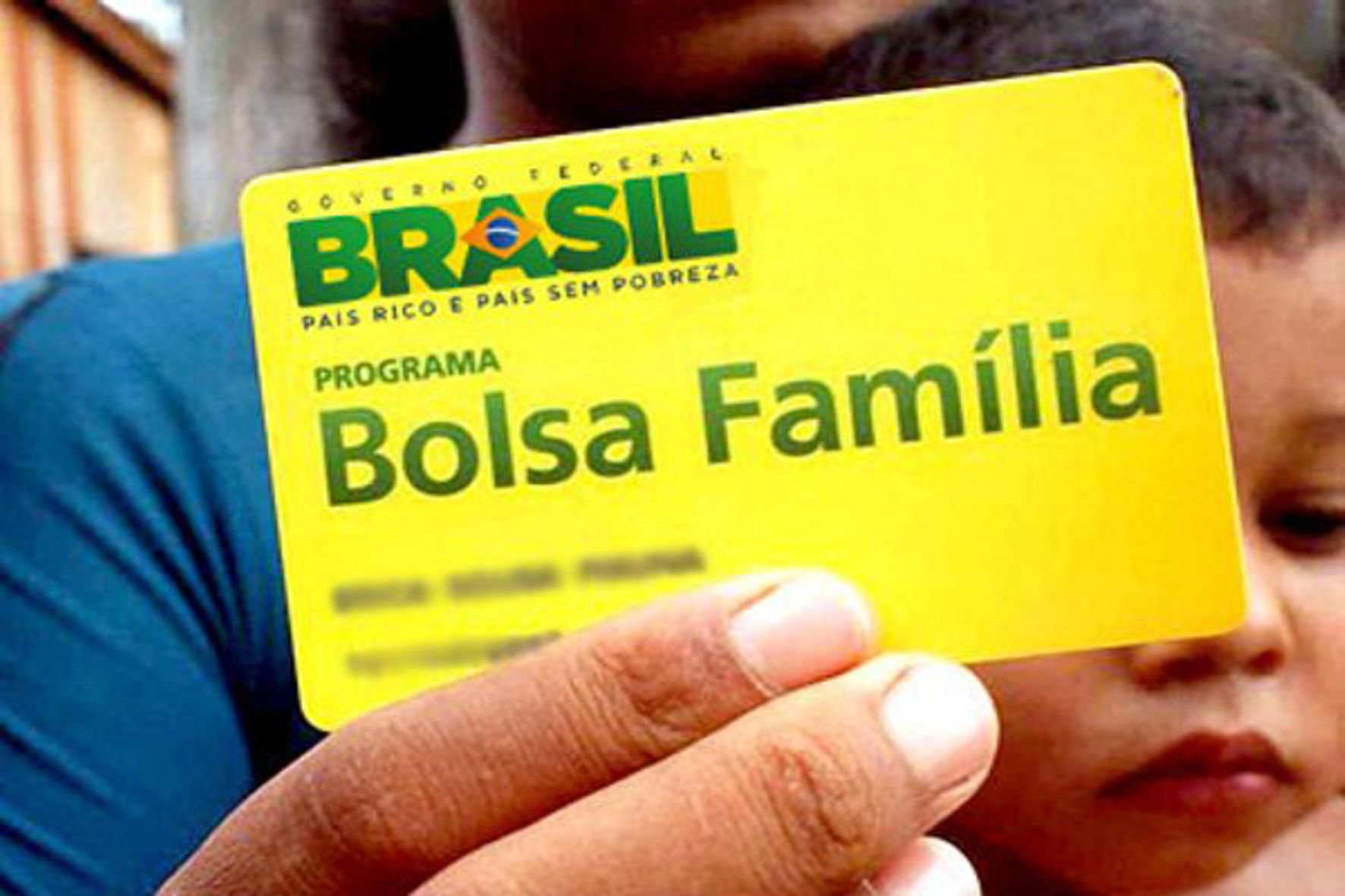 Bolsa Família tem parcela de APENAS R$ 300 no mês de outubro; entenda o corte