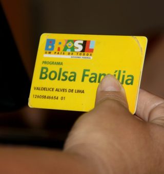 Titular do Bolsa Família receberá ABONO NATALINO com valores extras na conta