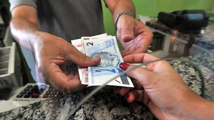 Aposentados em 2024 são bonificados com 10 benefícios; veja lista completa