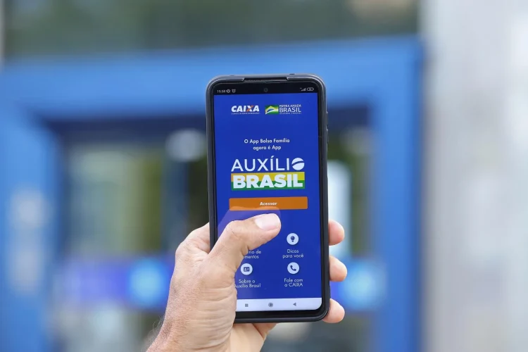 Caixa anuncia PIX de R$ 15 mil para os titulares do antigo Auxílio Brasil; entenda o caso