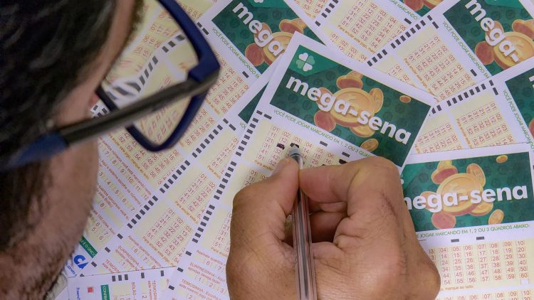 Próximo sorteio da Mega-Sena pode pagar R$ 20 milhões; veja como apostar