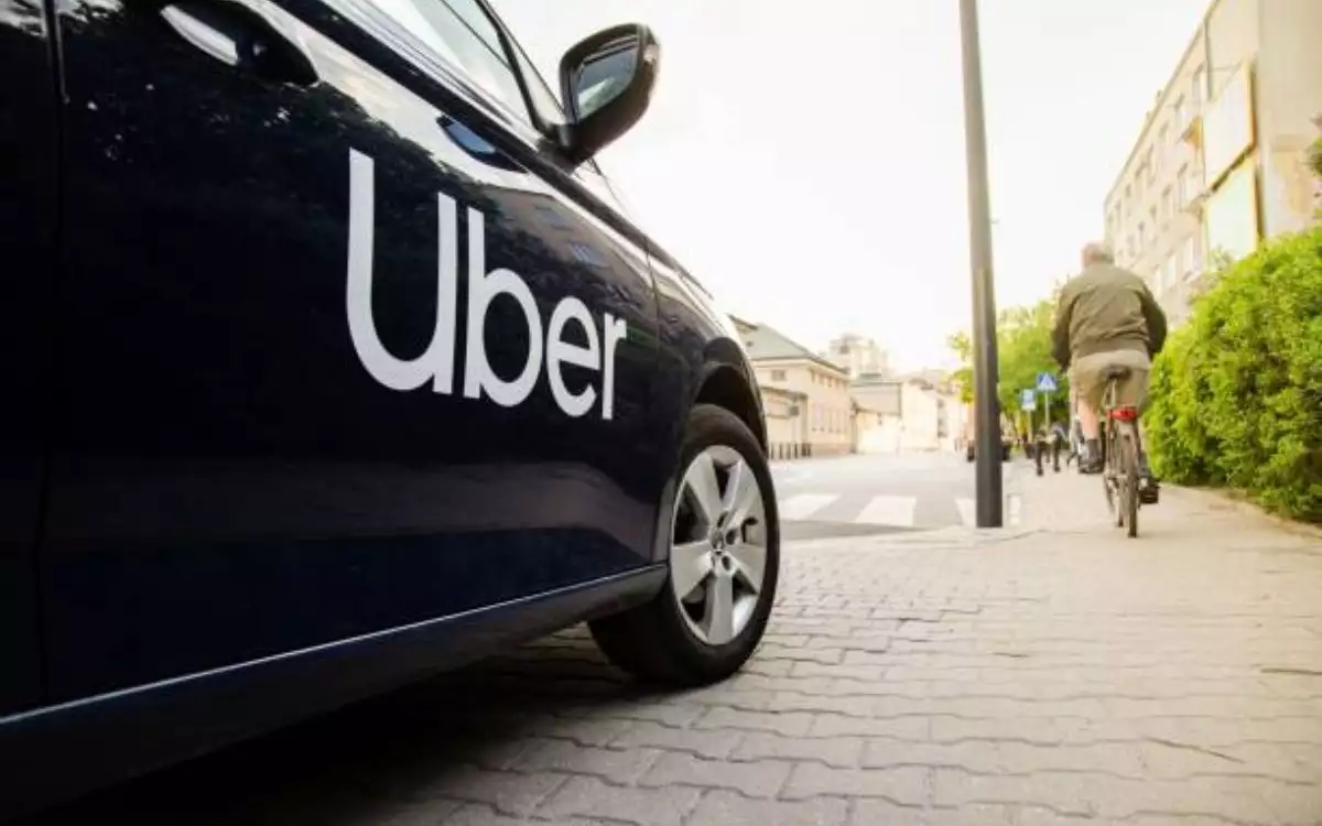Uber determina valor fixo de R$ 1 mil para seus motoristas com validade imediata