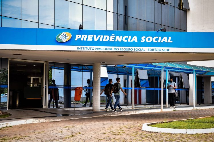 INSS pagará 14º salário de R$ 2,6 mil em 2024